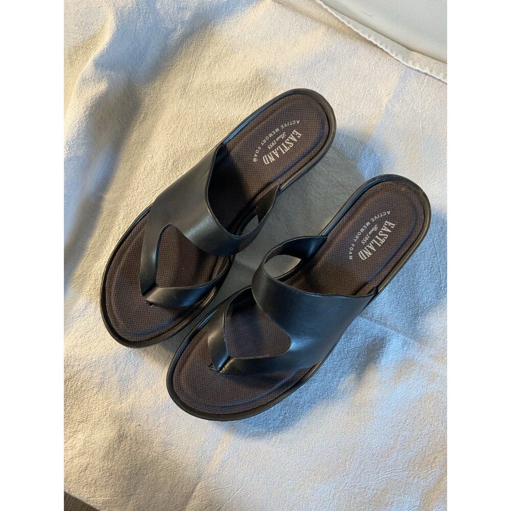 Eastland Laurel size 9M Sandals black leather